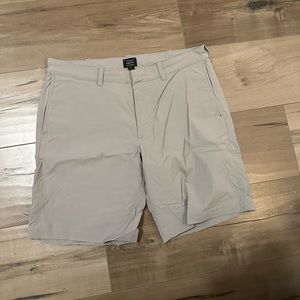 J Crew. Men’s 9” tech short